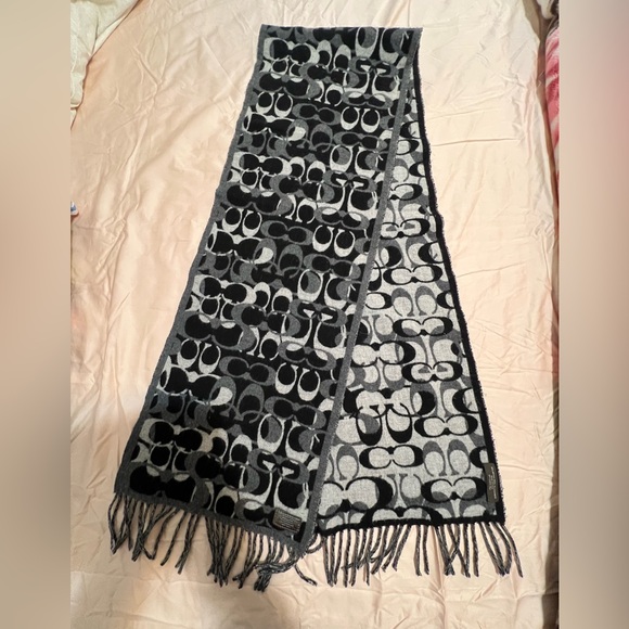 4. Coach wool scarf - Picture 13 of 15